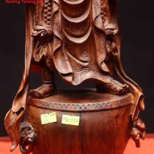 Quan Công đứng trống gỗ sưa.