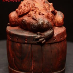 Thiềm thừ đứng trống gỗ trắc đỏ đen.