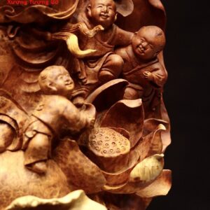 Di Lặc ngũ tiểu vác gậy như ý nu hương.