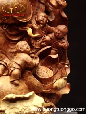 Di Lặc ngũ tiểu vác gậy như ý nu hương.