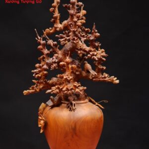 Bình hoa gỗ hương.