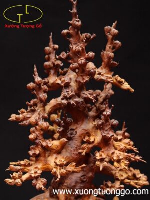 Bình hoa gỗ hương.