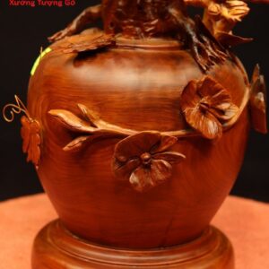 Bình mai gỗ hương.