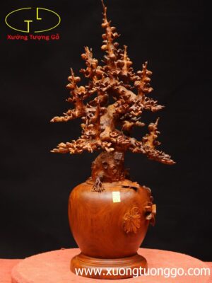 Bình mai gỗ hương.
