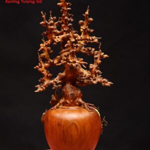 Bình mai gỗ hương.