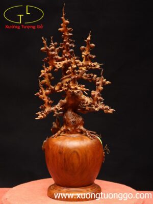 Bình mai gỗ hương.
