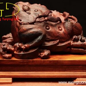 Thiềm thừ gỗ trắc đỏ.
