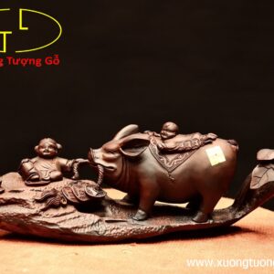 Nhị tiểu dắt heo gỗ trắc