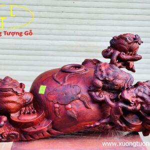 Ngũ cóc trấn chum gỗ trắc đỏ đen.