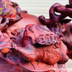 Ngũ cóc trấn chum gỗ trắc đỏ đen.