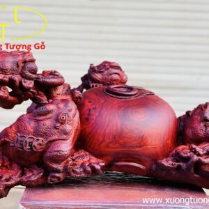 Ngũ cóc trấn chum gỗ trắc đỏ đen.