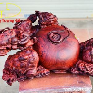 Ngũ cóc trấn chum gỗ trắc đỏ đen.