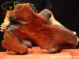 Khay trà thiềm thừ gỗ trắc.