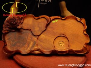 Khay trà thiềm thừ gỗ hương.
