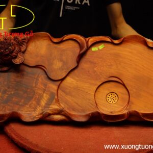 Khay trà thiềm thừ gỗ hương.