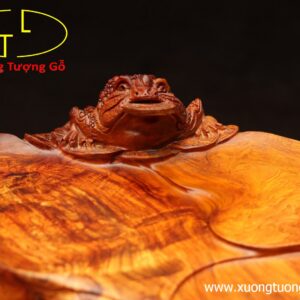 Khay trà thiềm thừ gỗ hương.