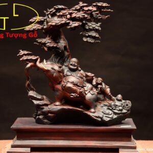 Di Lặc ngồi voi gỗ trắc.