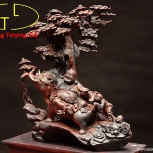 Di Lặc ngồi voi gỗ trắc.