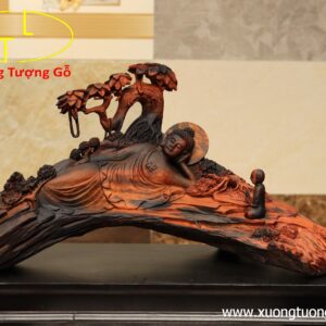 Nhất tâm bái Phật( tượng Phật gỗ) trắc
