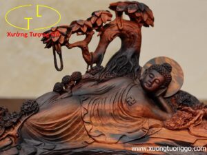Nhất tâm bái Phật( tượng Phật gỗ) trắc