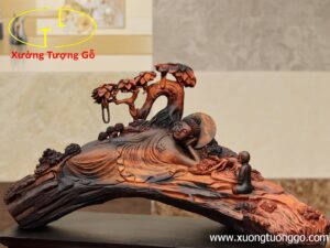 Nhất tâm bái Phật( tượng Phật gỗ) trắc