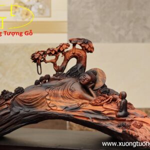 Nhất tâm bái Phật( tượng Phật gỗ) trắc