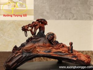 Nhất tâm bái Phật( tượng Phật gỗ) trắc