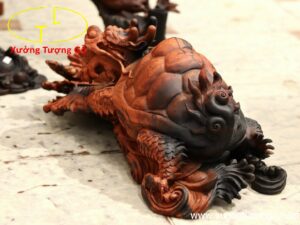 Long Quy( Rùa đầu rồng) gỗ trắc đỏ.