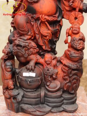 Di Lặc đứng bao ngũ tiểu( ngũ phúc) vác cành đào gỗ trắc.