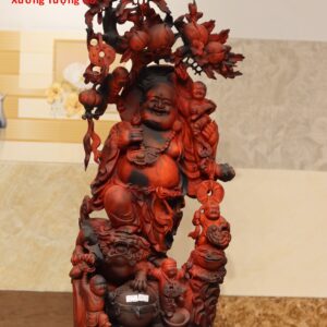 Di Lặc đứng bao ngũ tiểu( ngũ phúc) vác cành đào gỗ trắc.