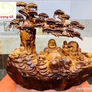Di Lặc ngũ tiểu ngồi tùng gỗ hương ta.