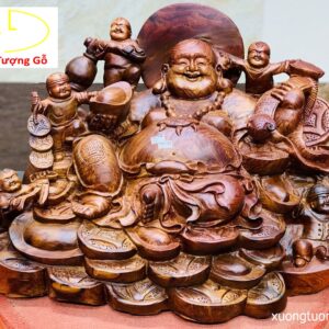 Di Lặc ngũ tiểu ngồi đống tiền gỗ cẩm.