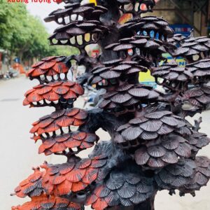 Di Lặc tam tiểu đứng gốc tùng nghê trắc.