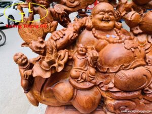 Di Lặc ngũ tiểu vác đào ngồi tiền hương ta.