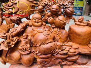 Di Lặc ngũ tiểu vác đào ngồi tiền hương ta.