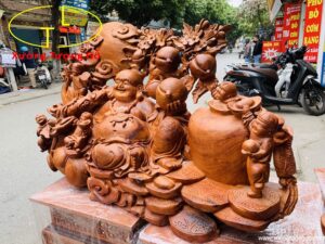 Di Lặc ngũ tiểu vác đào ngồi tiền hương ta.