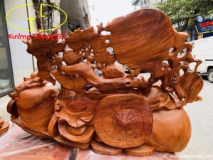 Di Lặc ngũ tiểu vác đào ngồi tiền hương ta.