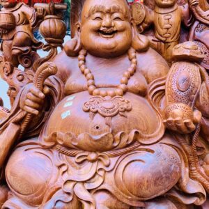 Di Lặc cửu tiểu ngồi tùng gỗ hương ta.