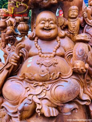 Di Lặc cửu tiểu ngồi tùng gỗ hương ta.