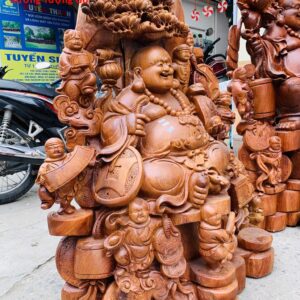Di Lặc cửu tiểu ngồi tùng gỗ hương ta.