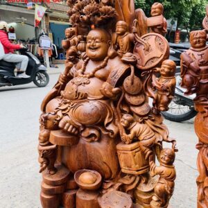 Di Lặc cửu tiểu ngồi tùng gỗ hương ta.