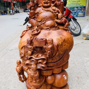Di Lặc Cửu tiểu ngồi bao tiền nu hương.