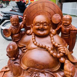 Di Lặc Cửu tiểu ngồi bao tiền nu hương.