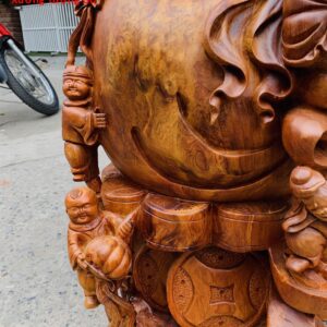 Di Lặc Cửu tiểu ngồi bao tiền nu hương.