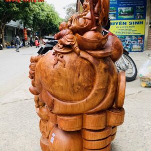 Di Lặc Cửu tiểu ngồi bao tiền nu hương.