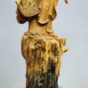 Đạt ma đứng gỗ hương.