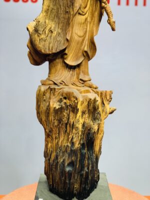 Đạt ma đứng gỗ hương.