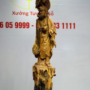 Đạt ma đứng gỗ hương.