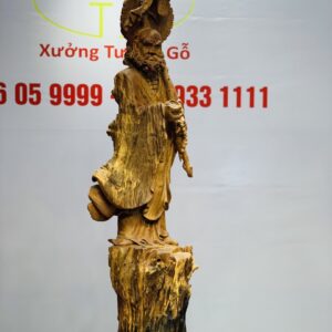 Đạt ma đứng gỗ hương.