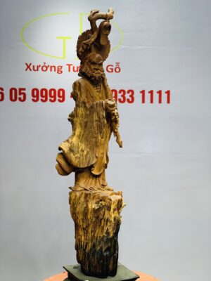 Đạt ma đứng gỗ hương.